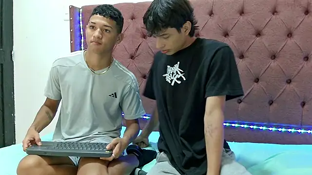 Snapshot of boys_yourparty chatting on 02/07/25, 01:43 boys yourparty online show from 02/07/25, 01:43