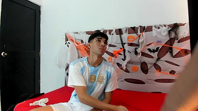 Snapshot of boys_yourparty chatting on 10/15/25, 01:11 boys yourparty online show from 10/15/25, 01:11