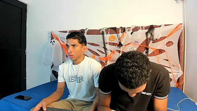 Snapshot of boys_yourparty chatting on 10/23/25, 01:10 boys yourparty online show from 10/23/25, 01:10