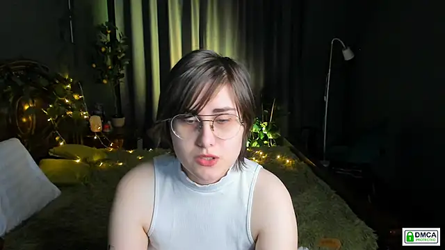 Snapshot of Funny_bunnyy chatting on 01/13/25, 02:32 Funny bunnyy online show from 01/13/25, 02:32