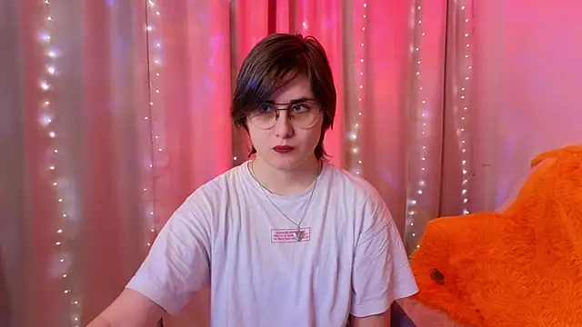 Snapshot of Funny_bunnyy chatting on 01/22/25, 04:02 Funny bunnyy online show from 01/22/25, 04:02