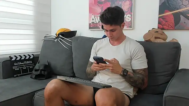 Snapshot of JeanBroc chatting on 11/24/25, 08:08 JeanBroc online show from 11/24/25, 08:08