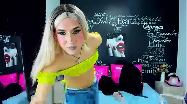 Snapshot of DarianaGia chatting on 12/04/24, 05:05 DarianaGia online show from 12/04/24, 05:05