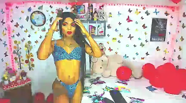 Snapshot of marianaoficial249701 chatting on 02/15/25, 06:33 marianaoficial249701 online show from 02/15/25, 06:33