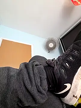 Snapshot of Chneor28 chatting on 01/16/26, 09:24 Chneor28 online show from 01/16/26, 09:24