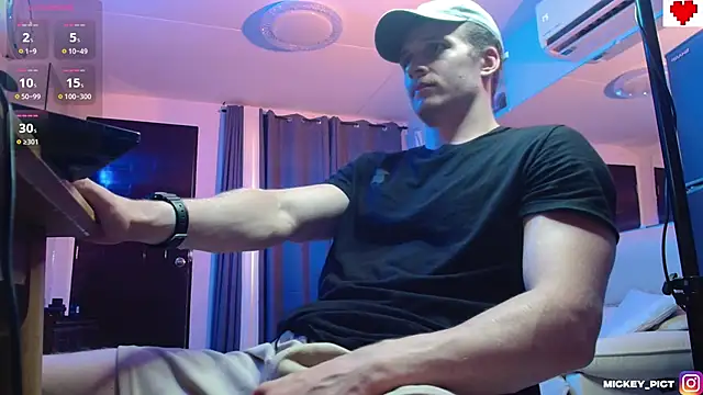 Snapshot of mickeypict chatting on 11/10/25, 08:24 mickeypict online show from 11/10/25, 08:24