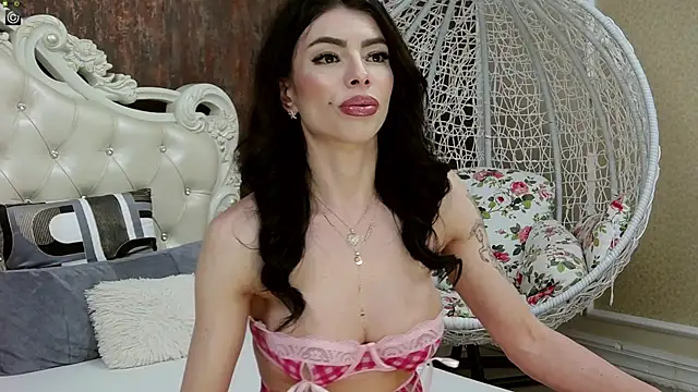 Snapshot of LaraDivine chatting on 02/06/25, 12:05 LaraDivine online show from 02/06/25, 12:05