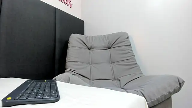 SophieHarris  online show from 01/11/25, 02:20