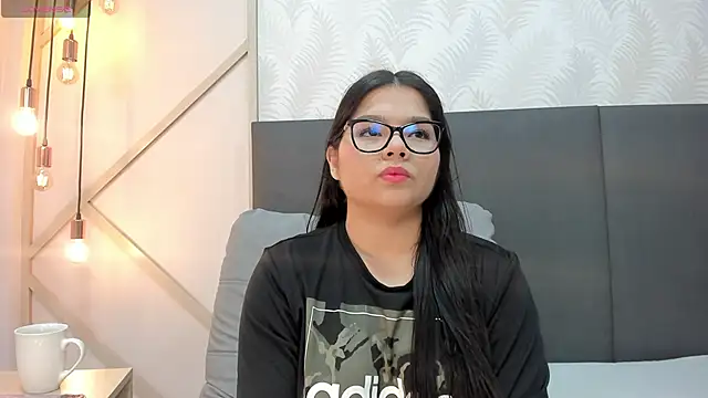 Snapshot of SophieHarris_ chatting on 03/21/26, 06:22 SophieHarris online show from 03/21/26, 06:22