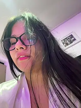 Snapshot of SophieHarris_ chatting on 03/30/26, 03:18 SophieHarris online show from 03/30/26, 03:18