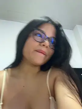 Snapshot of SophieHarris_ chatting on 03/31/26, 03:41 SophieHarris online show from 03/31/26, 03:41