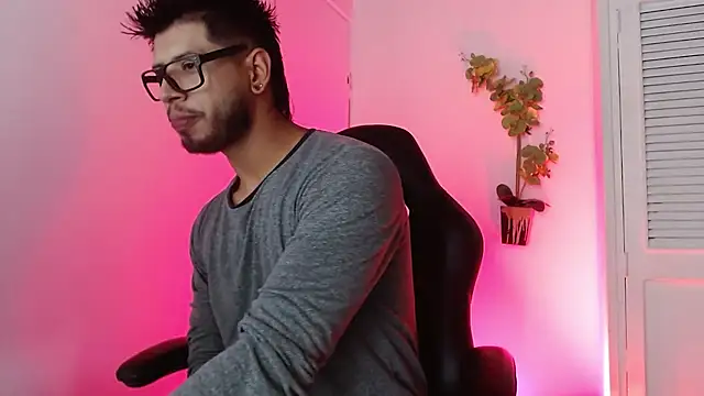 Snapshot of Colby_brown03 chatting on 10/24/25, 06:59 Colby brown03 online show from 10/24/25, 06:59