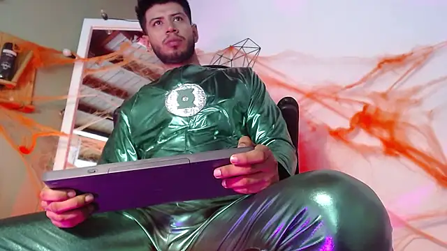 Snapshot of Colby_brown03 chatting on 10/28/25, 07:27 Colby brown03 online show from 10/28/25, 07:27