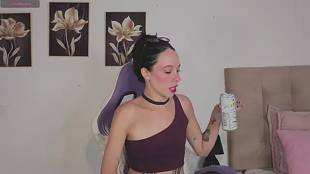 Snapshot of AnneGagner chatting on 12/03/25, 09:02 AnneGagner online show from 12/03/25, 09:02