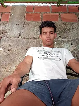 Snapshot of alex_candela chatting on 11/23/25, 11:54 alex candela online show from 11/23/25, 11:54