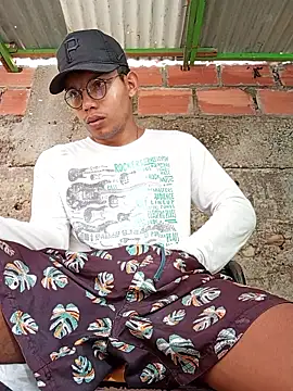 Snapshot of alex_candela chatting on 11/26/25, 12:17 alex candela online show from 11/26/25, 12:17