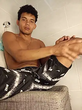 Snapshot of alex_candela chatting on 11/28/25, 01:58 alex candela online show from 11/28/25, 01:58