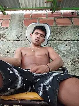 Snapshot of alex_candela chatting on 12/02/25, 01:39 alex candela online show from 12/02/25, 01:39