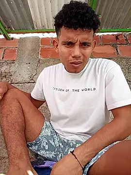 Snapshot of alex_candela chatting on 12/04/25, 01:42 alex candela online show from 12/04/25, 01:42