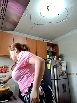 Snapshot of sussy_185 chatting on 03/15/25, 07:27 sussy 185 online show from 03/15/25, 07:27