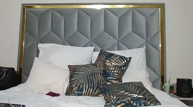 Snapshot of PuddingHotPot chatting on 03/04/25, 10:27 PuddingHotPot online show from 03/04/25, 10:27