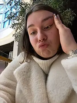Snapshot of SuzieMurray chatting on 12/17/24, 12:22 SuzieMurray online show from 12/17/24, 12:22