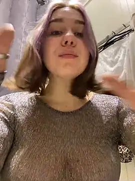 Snapshot of SuzieMurray chatting on 01/23/25, 12:41 SuzieMurray online show from 01/23/25, 12:41
