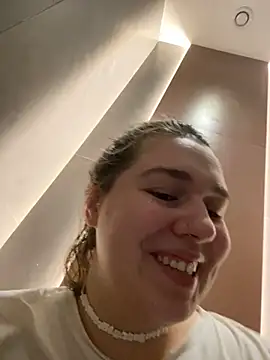Snapshot of SuzieMurray chatting on 02/27/25, 08:17 SuzieMurray online show from 02/27/25, 08:17