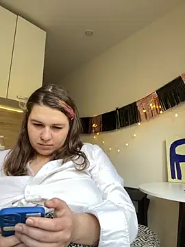 Snapshot of SuzieMurray chatting on 10/07/25, 12:57 SuzieMurray online show from 10/07/25, 12:57