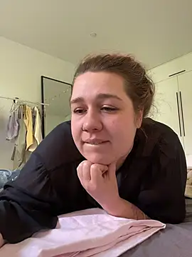 Snapshot of SuzieMurray chatting on 10/08/25, 10:13 SuzieMurray online show from 10/08/25, 10:13