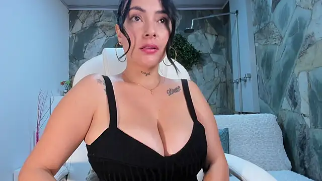 Snapshot of anniemayerx_ chatting on 01/10/25, 03:37 anniemayerx online show from 01/10/25, 03:37