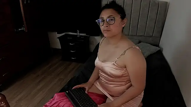 Snapshot of lorymoon chatting on 01/17/25, 01:15 lorymoon online show from 01/17/25, 01:15