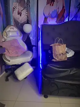 Im Little online show from 12/31/24, 03:23