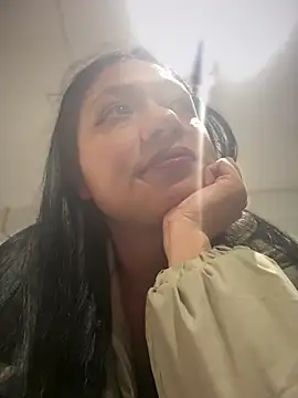 Im Little online show from 10/12/25, 03:05