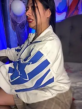 Im Little online show from 10/21/25, 03:40