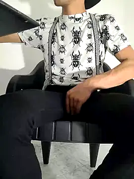 Snapshot of charlesss19 chatting on 03/03/25, 08:27 charlesss19 online show from 03/03/25, 08:27