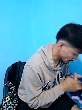 Snapshot of charlesss19 chatting on 03/21/25, 07:57 charlesss19 online show from 03/21/25, 07:57