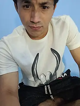 Snapshot of charlesss19 chatting on 11/03/25, 05:14 charlesss19 online show from 11/03/25, 05:14