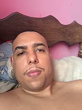 Snapshot of FABINHOSEOAU chatting on 12/04/24, 01:42 FABINHOSEOAU online show from 12/04/24, 01:42