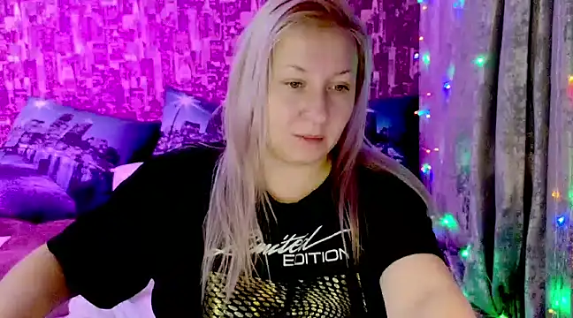 Snapshot of sarakatherin chatting on 12/23/24, 03:29 sarakatherin online show from 12/23/24, 03:29