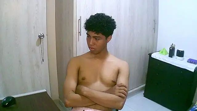 Snapshot of sexy_diamante_ chatting on 09/29/25, 01:44 sexy diamante online show from 09/29/25, 01:44