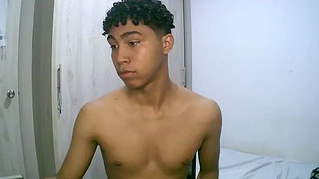 Snapshot of sexy_diamante_ chatting on 11/03/25, 11:37 sexy diamante online show from 11/03/25, 11:37