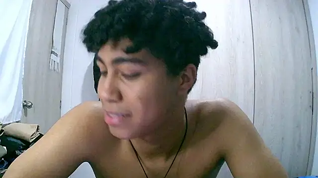 Snapshot of sexy_diamante_ chatting on 02/02/26, 02:32 sexy diamante online show from 02/02/26, 02:32