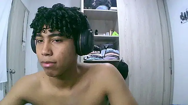 Snapshot of sexy_diamante_ chatting on 02/16/26, 04:08 sexy diamante online show from 02/16/26, 04:08