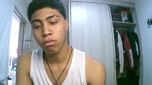 Snapshot of sexy_diamante_ chatting on 02/19/26, 06:15 sexy diamante online show from 02/19/26, 06:15