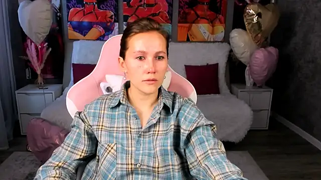 Snapshot of MichelleOrtis chatting on 03/02/26, 06:25 MichelleOrtis online show from 03/02/26, 06:25