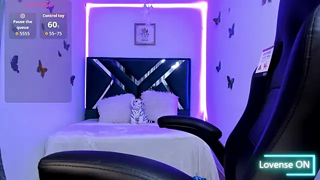 Snapshot of Dana_martinezz chatting on 11/25/25, 08:09 Dana martinezz online show from 11/25/25, 08:09