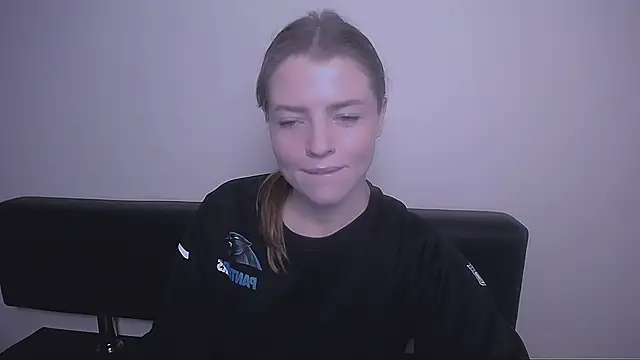 MissOliviaa  online show from 12/03/24, 02:49