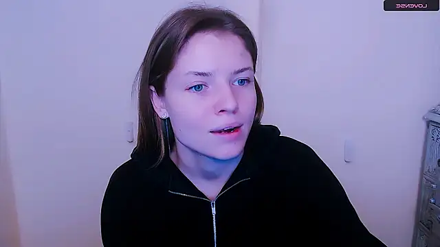 MissOliviaa  online show from 02/01/25, 12:37