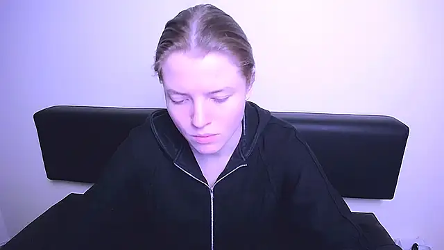 MissOliviaa  online show from 02/04/25, 01:48